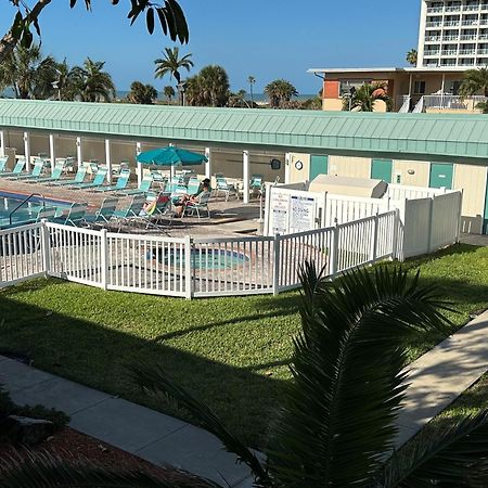 Treasure Island Beach Club 727-360-7096 圣徒皮特海滩 外观 照片