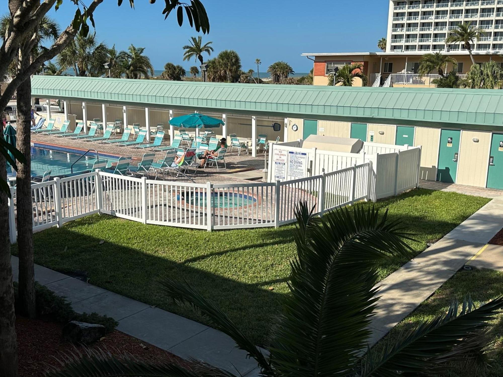 Treasure Island Beach Club 727-360-7096 圣徒皮特海滩 外观 照片